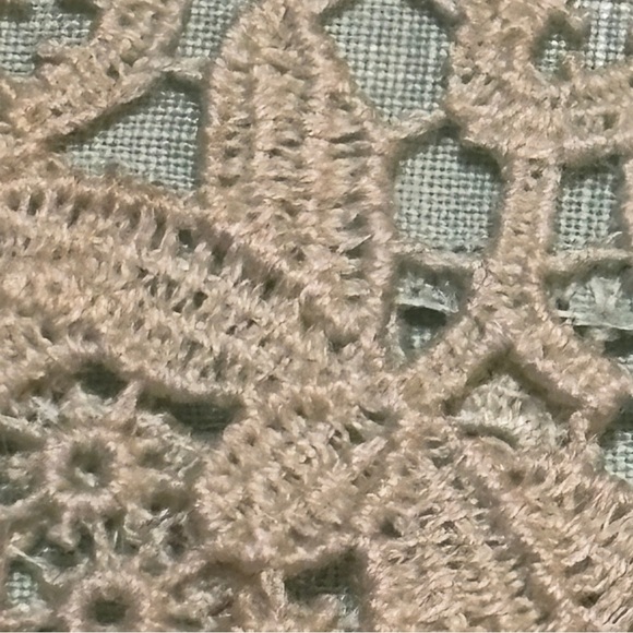 LADIES HANKIE/ Doily EMBROIDERY FLOWERS AND CROCHET Vtg Granny - Picture 9 of 11